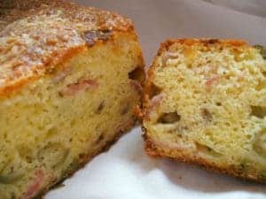 Cake salé au jambon et aux olives