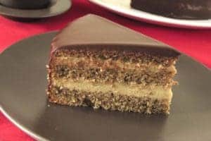 Gâteau chocolat fondant aux noix et au café